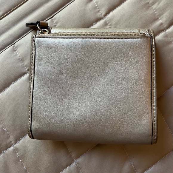 Coach Legacy Gold Turlock Small Wallet with pink lavender leather lining - Picture 3 of 5